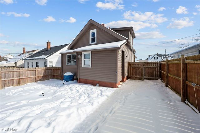 4248 Brookway Lane, Brooklyn, OH 44144