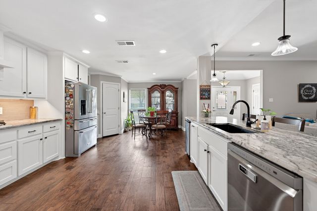 102 Royal Oaks Drive, Greenville, TX 75402