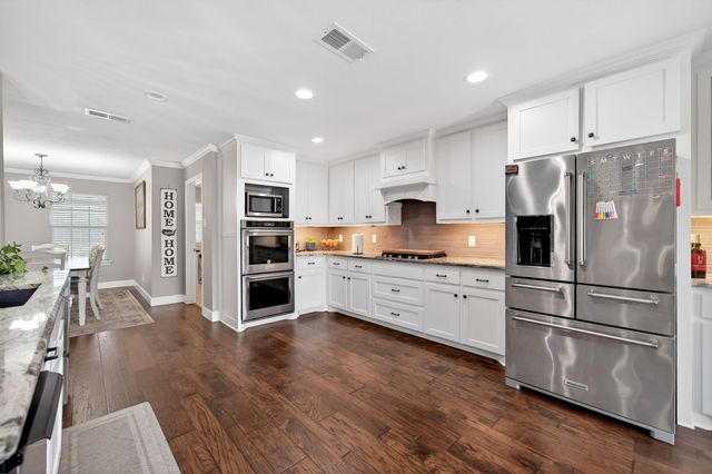 102 Royal Oaks Drive, Greenville, TX 75402