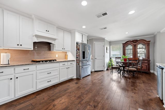 102 Royal Oaks Drive, Greenville, TX 75402