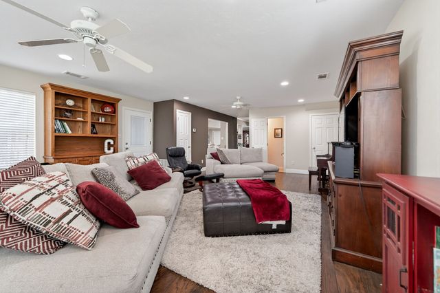 102 Royal Oaks Drive, Greenville, TX 75402