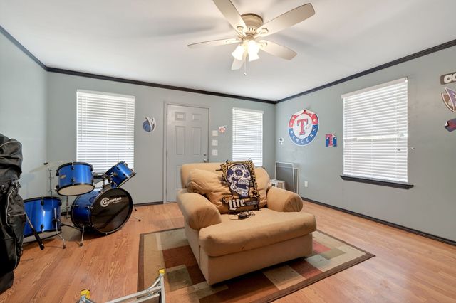 102 Royal Oaks Drive, Greenville, TX 75402