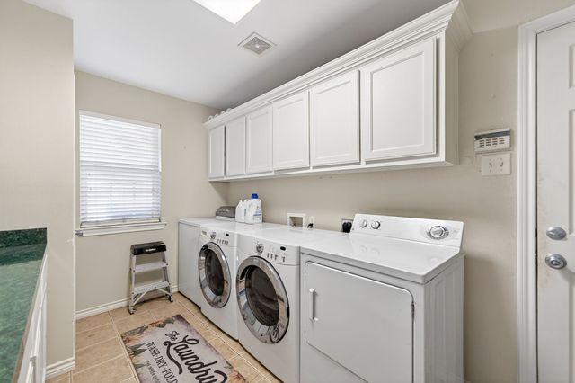 102 Royal Oaks Drive, Greenville, TX 75402