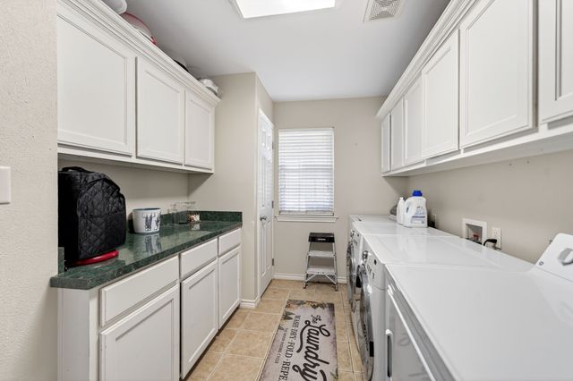 102 Royal Oaks Drive, Greenville, TX 75402