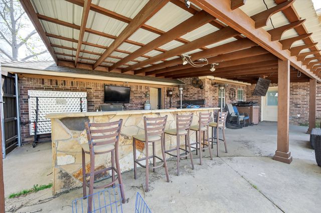 102 Royal Oaks Drive, Greenville, TX 75402