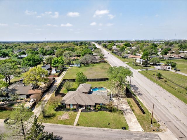 102 Royal Oaks Drive, Greenville, TX 75402