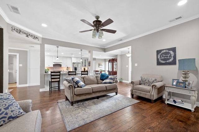 102 Royal Oaks Drive, Greenville, TX 75402