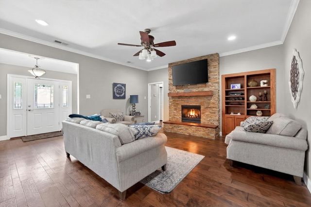 102 Royal Oaks Drive, Greenville, TX 75402