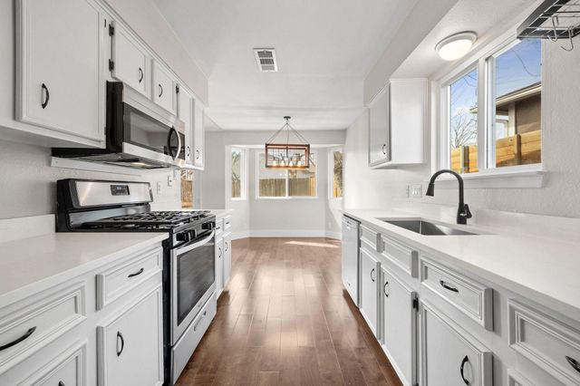 1907 Dauphine CV, Austin, TX 78727