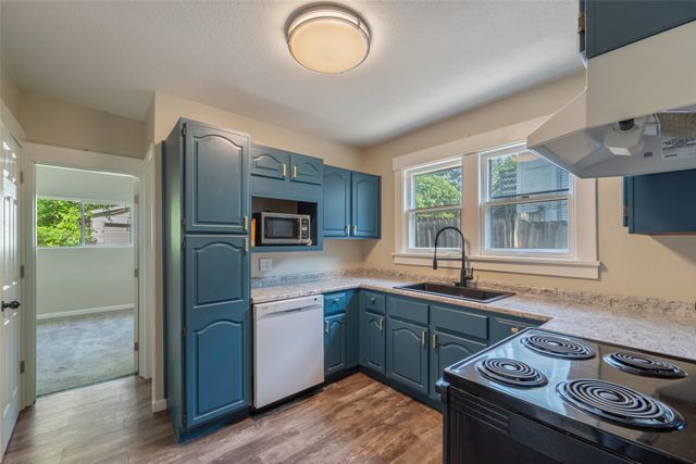 2336 E 13th Street, Des Moines, IA 50316