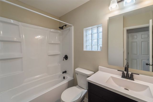 2336 E 13th Street, Des Moines, IA 50316