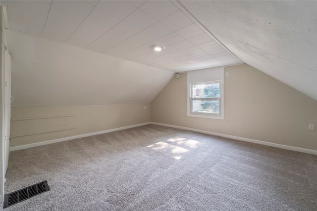 2336 E 13th Street, Des Moines, IA 50316