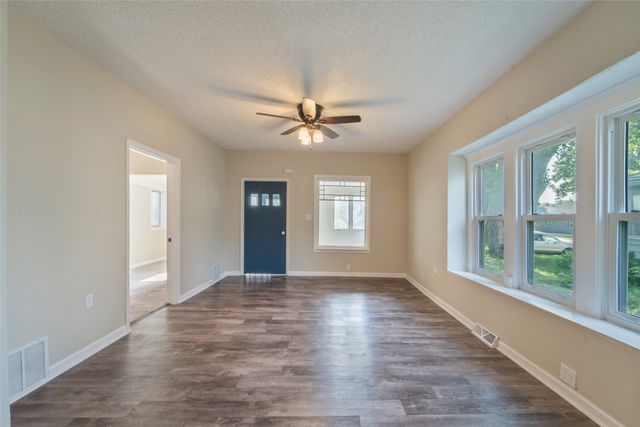 2336 E 13th Street, Des Moines, IA 50316