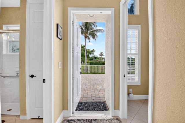 11554 Knightsbridge Place, Wellington, FL 33449