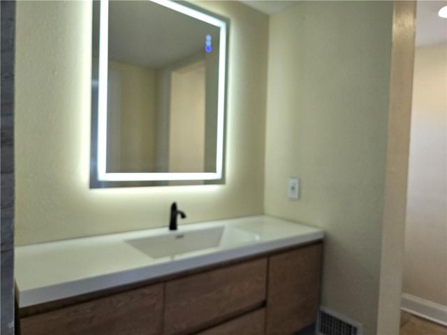 5836 Michigan Avenue, Kansas City, MO 64130