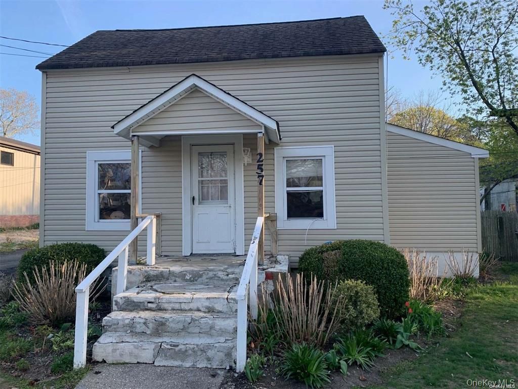 257 Flanders Road, Riverhead, NY 11901