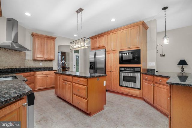 11530 COUNTRY CLUB DR, Berlin, MD 21811