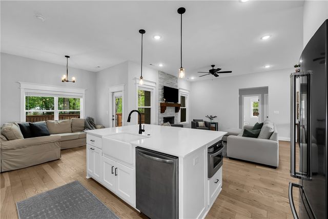 4101 Riverdale Drive, Fayetteville, AR 72701