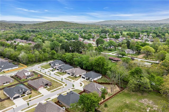 4101 Riverdale Drive, Fayetteville, AR 72701