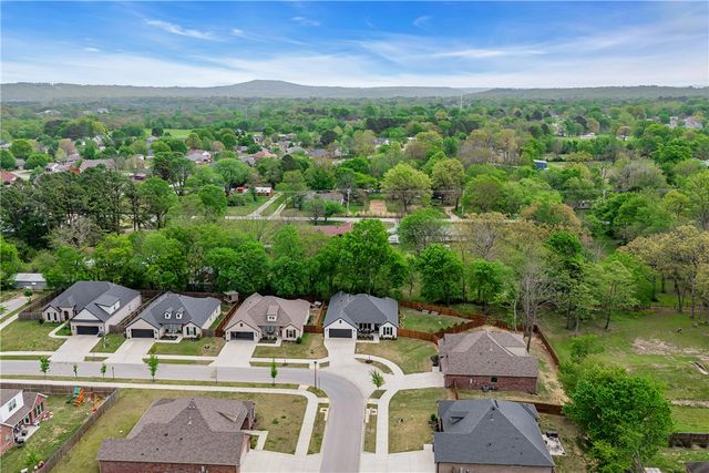 4101 Riverdale Drive, Fayetteville, AR 72701