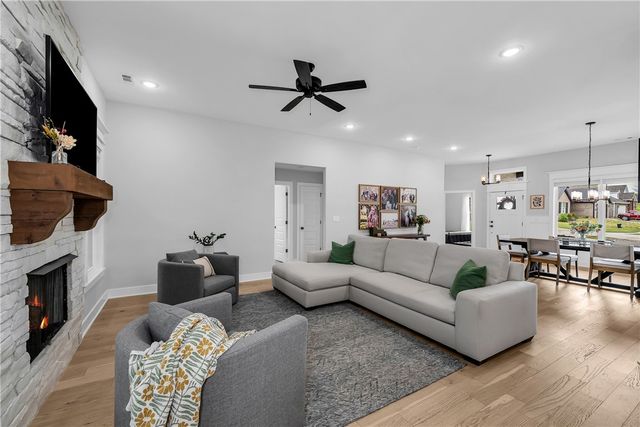 4101 Riverdale Drive, Fayetteville, AR 72701