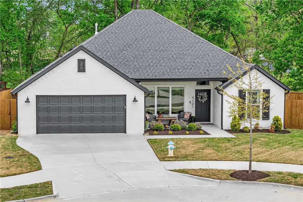 4101 Riverdale Drive, Fayetteville, AR 72701