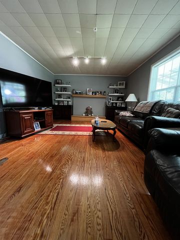 445 King St, Monteagle, TN 37356