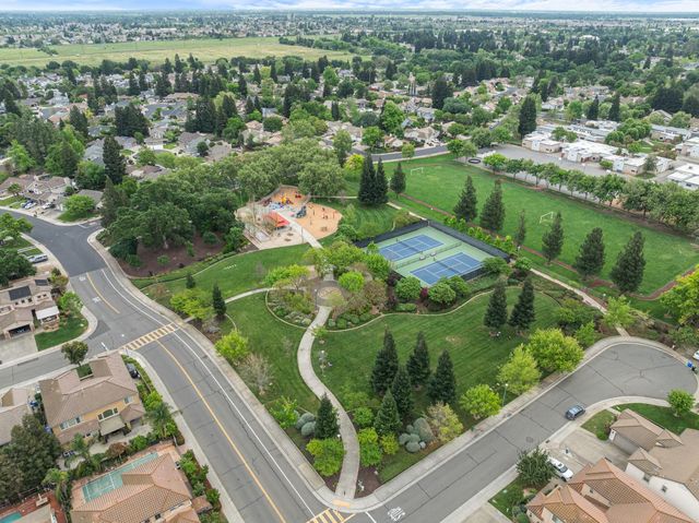 9258 Louis St, Elk Grove, CA 95624