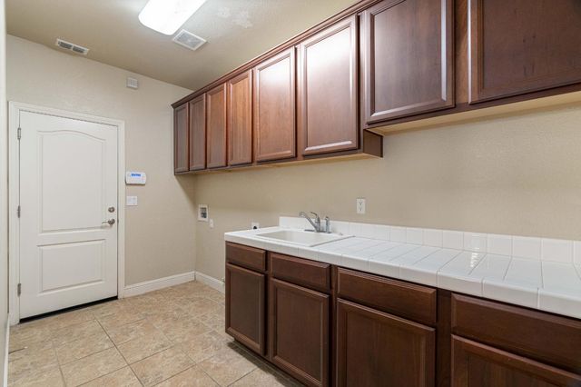 9258 Louis St, Elk Grove, CA 95624