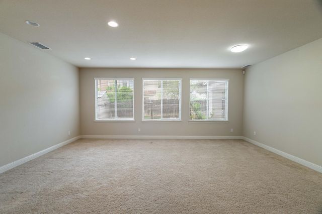 9258 Louis St, Elk Grove, CA 95624