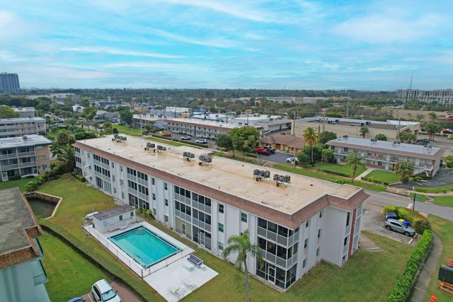 236 Castlewood Drive 305, North Palm Beach, FL 33408