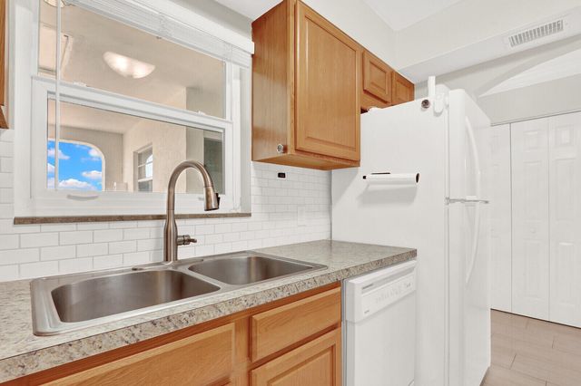 236 Castlewood Drive 305, North Palm Beach, FL 33408