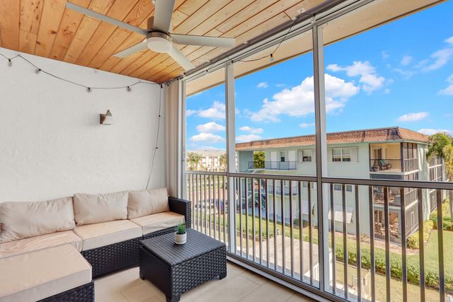 236 Castlewood Drive 305, North Palm Beach, FL 33408