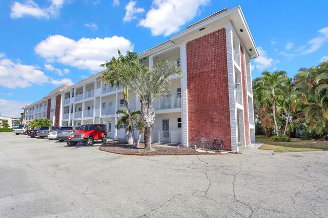 236 Castlewood Drive 305, North Palm Beach, FL 33408