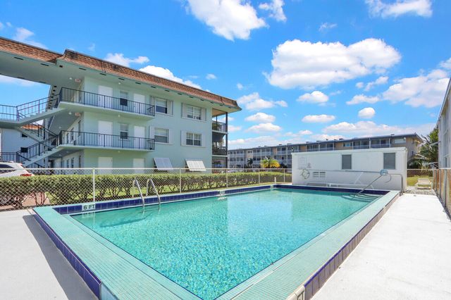 236 Castlewood Drive 305, North Palm Beach, FL 33408