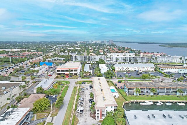 236 Castlewood Drive 305, North Palm Beach, FL 33408