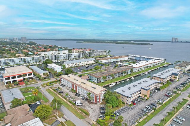 236 Castlewood Drive 305, North Palm Beach, FL 33408