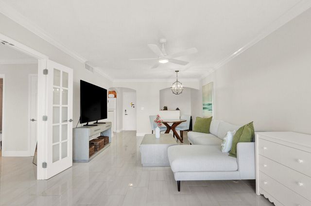 236 Castlewood Drive 305, North Palm Beach, FL 33408