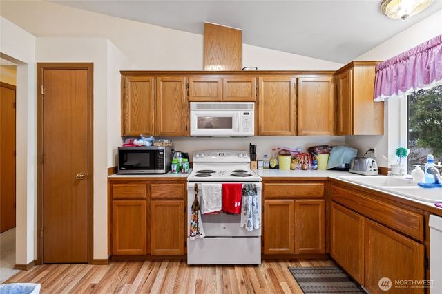 921 Erin Lane W, Eatonville, WA 98328