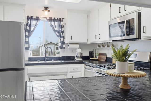 28151 Preakness Drive, Tehachapi, CA 93561