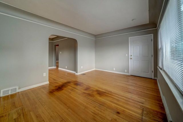 27 E Milton 2, Hazel Park, MI 48030