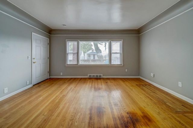 27 E Milton 2, Hazel Park, MI 48030