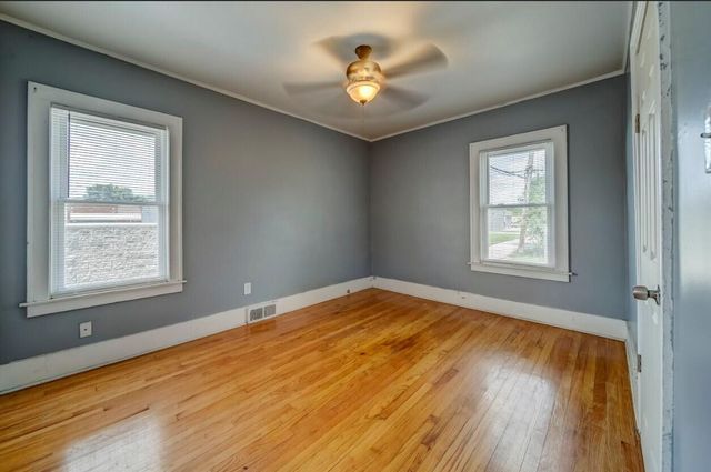 27 E Milton 2, Hazel Park, MI 48030