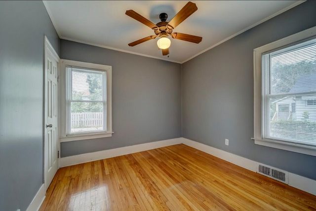 27 E Milton 2, Hazel Park, MI 48030