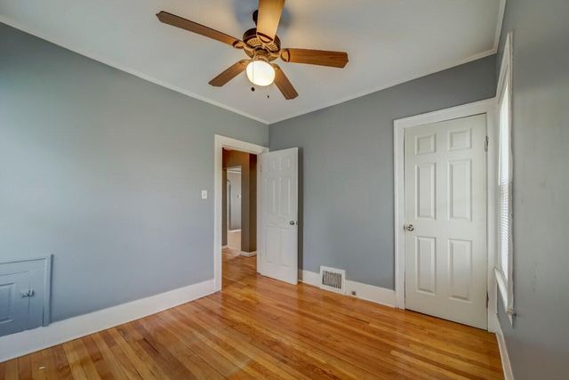 27 E Milton 2, Hazel Park, MI 48030