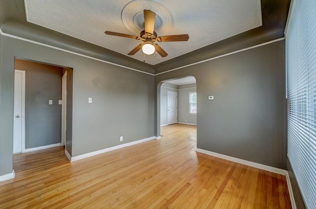 27 E Milton 2, Hazel Park, MI 48030
