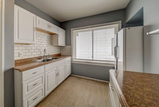 27 E Milton 2, Hazel Park, MI 48030