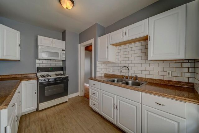 27 E Milton 2, Hazel Park, MI 48030