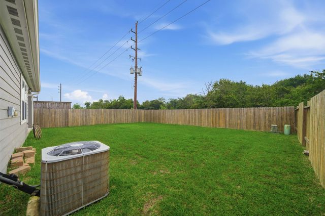 2060 Saras Way, Brookshire, TX 77423