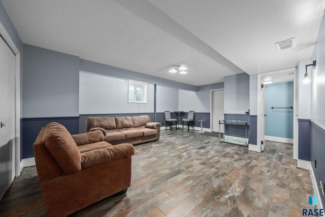 2312 S Phillips Ave Avenue, Sioux Falls, SD 57105